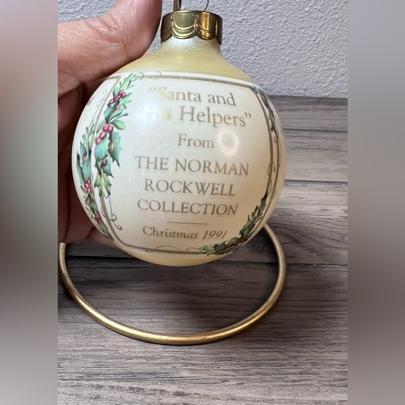 Hallmark Vintage 1991 Christmas Ornament “Santa & His Helpers” Norman Rockwell - Picture 5 of 5